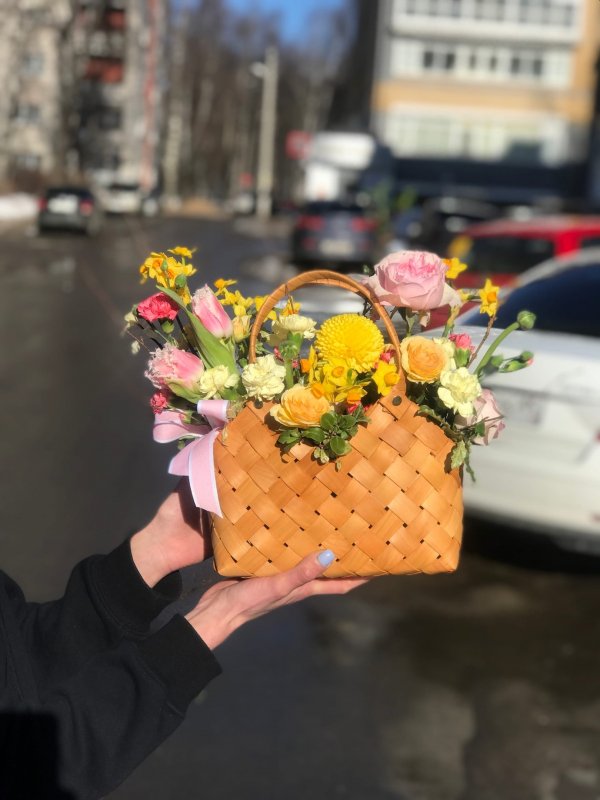 Композиция в корзинке из бересты