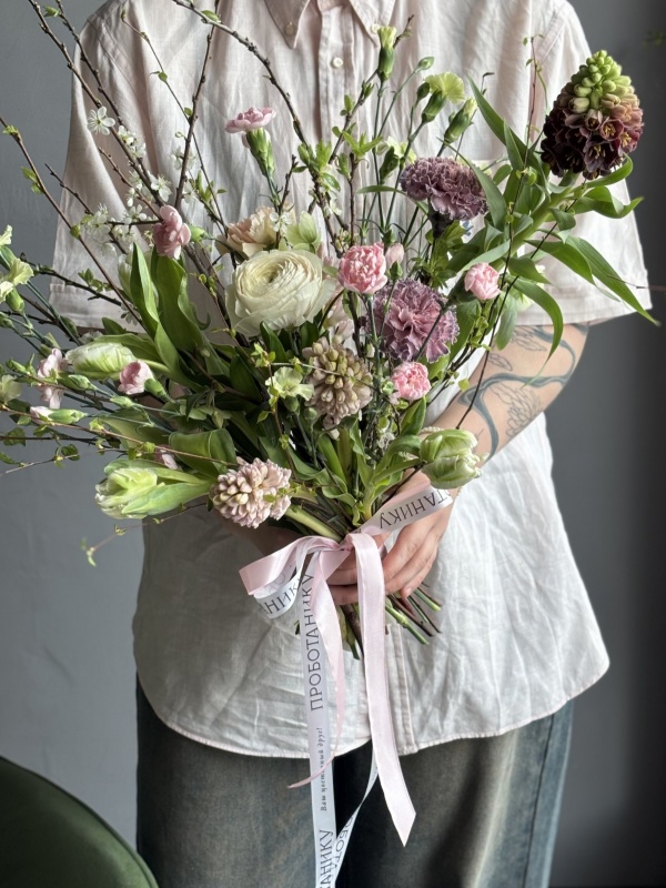 Эксклюзивный интерьерный букет в фритиллярией