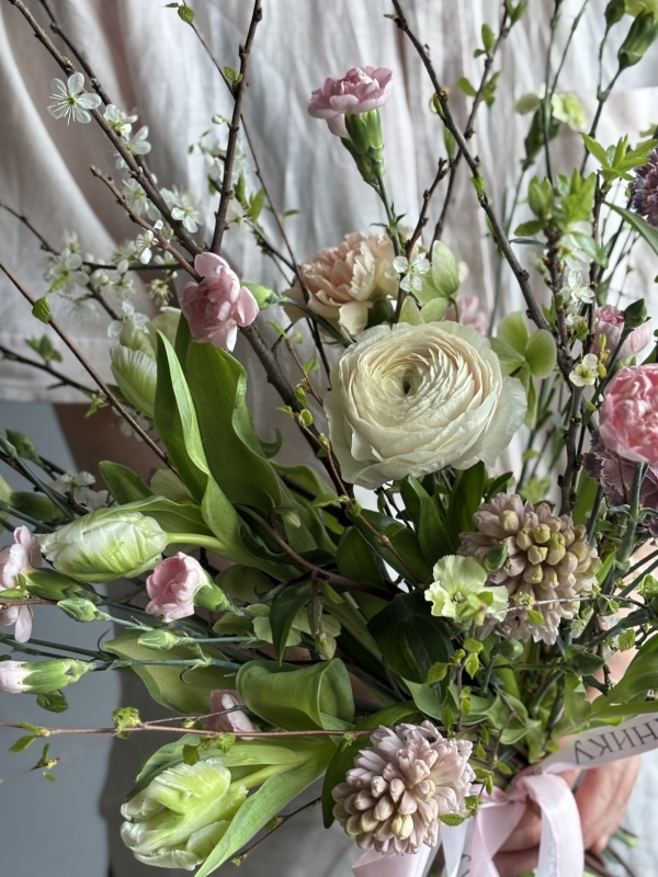 Эксклюзивный интерьерный букет в фритиллярией