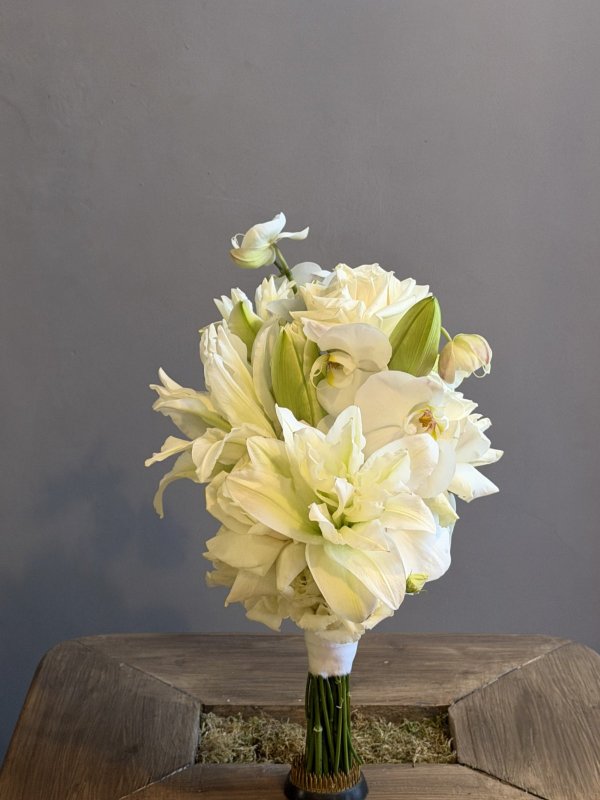 Букет невесты с пионовидными лилиями