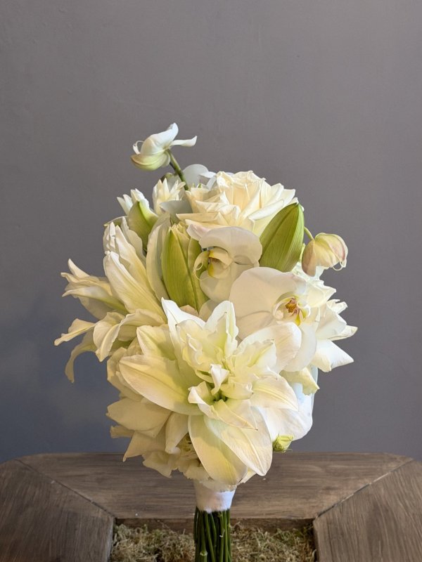 Букет невесты с пионовидными лилиями