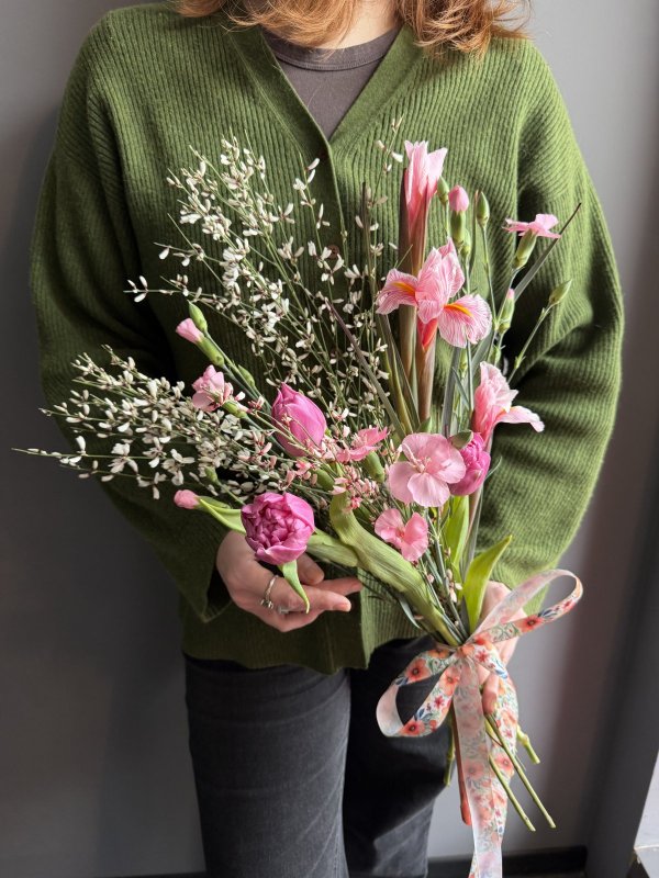 Букет с розовыми ирисами