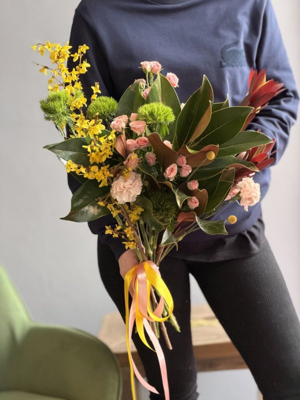 Букет с листьями магнолии