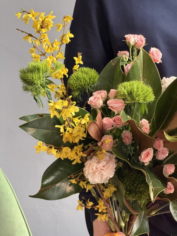 Букет с листьями магнолии