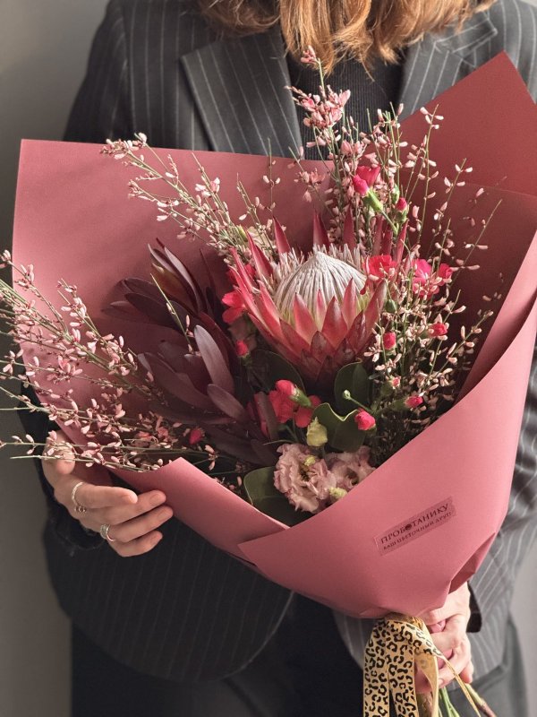 Букет с африканской протеей