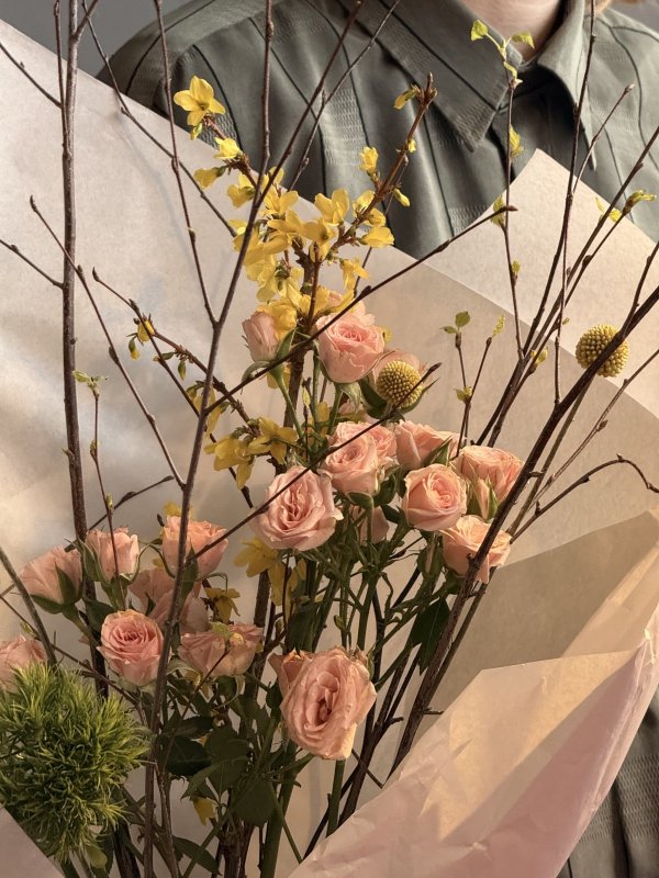 Весенний букет с гвоздиками барбатус