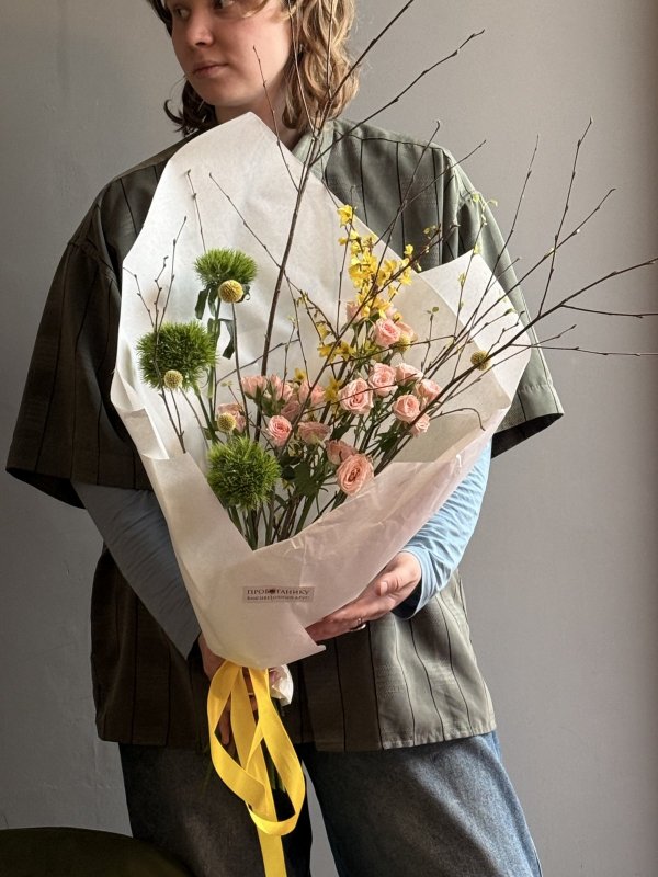 Весенний букет с гвоздиками барбатус