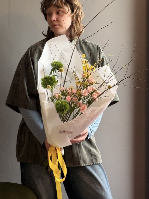 Весенний букет с гвоздиками барбатус