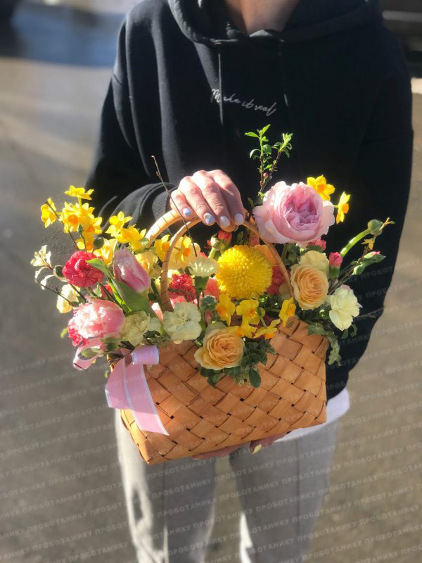 Композиция в корзинке из бересты