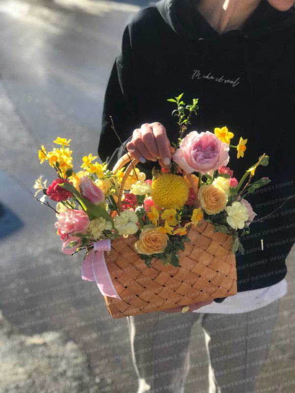 Композиция в корзинке из бересты