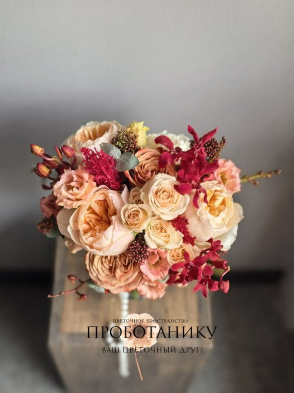 Букет невесты с яркими оттенками