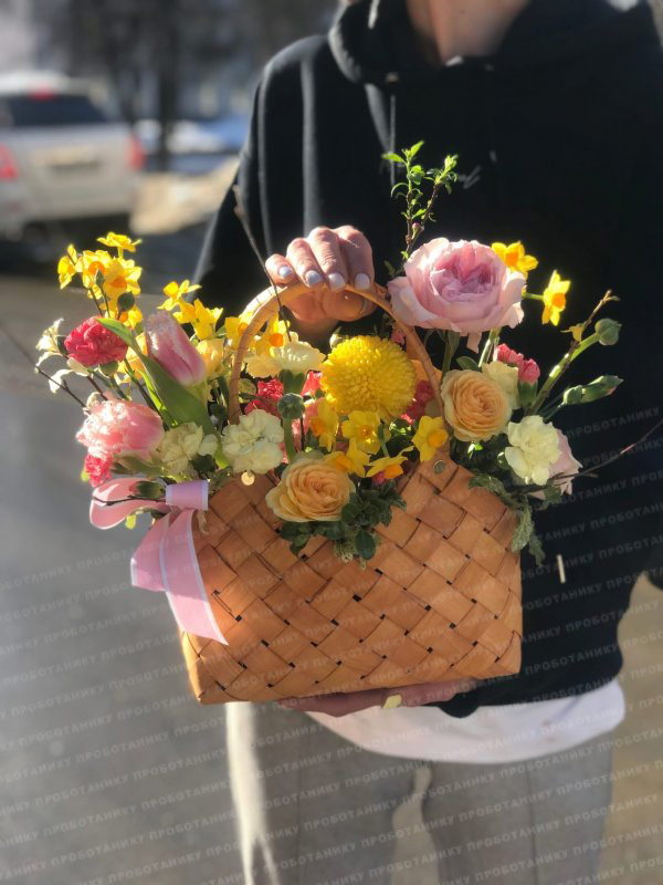 Композиция в корзинке из бересты