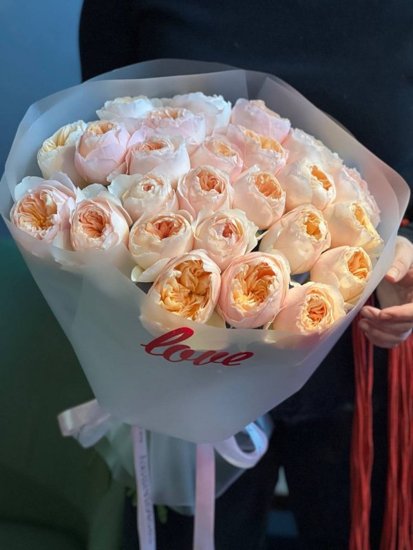 Букет с 25 пионовидными розами