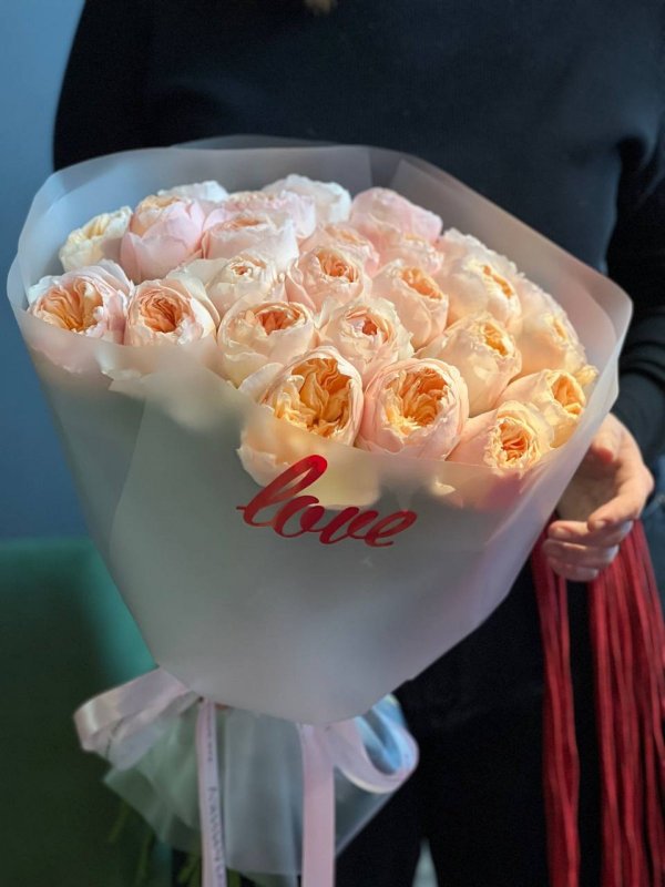 Букет с 25 пионовидными розами
