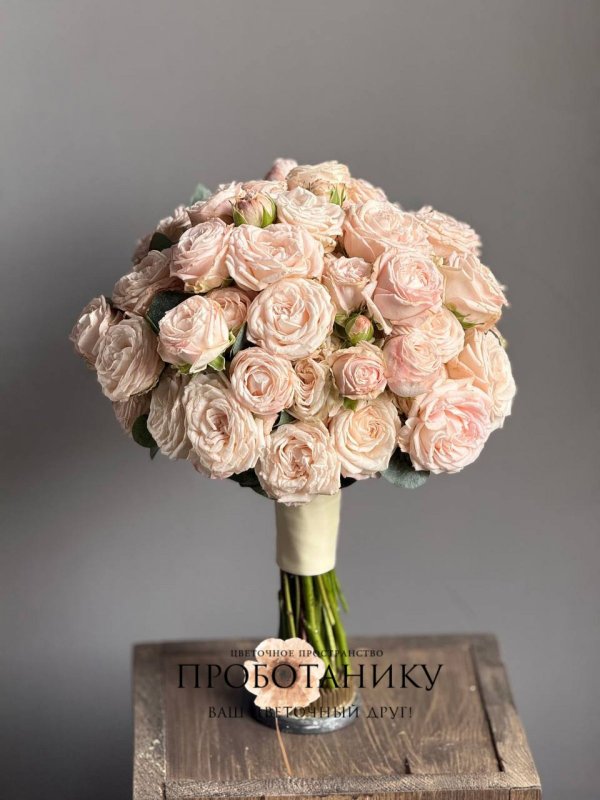 Букет невесты с розой бомбастик