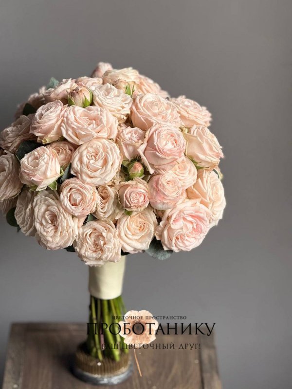 Букет невесты с розой бомбастик