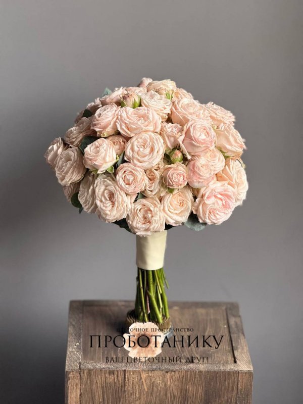 Букет невесты с розой бомбастик