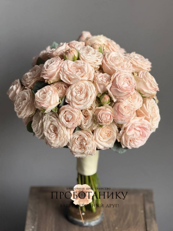 Букет невесты с розой бомбастик