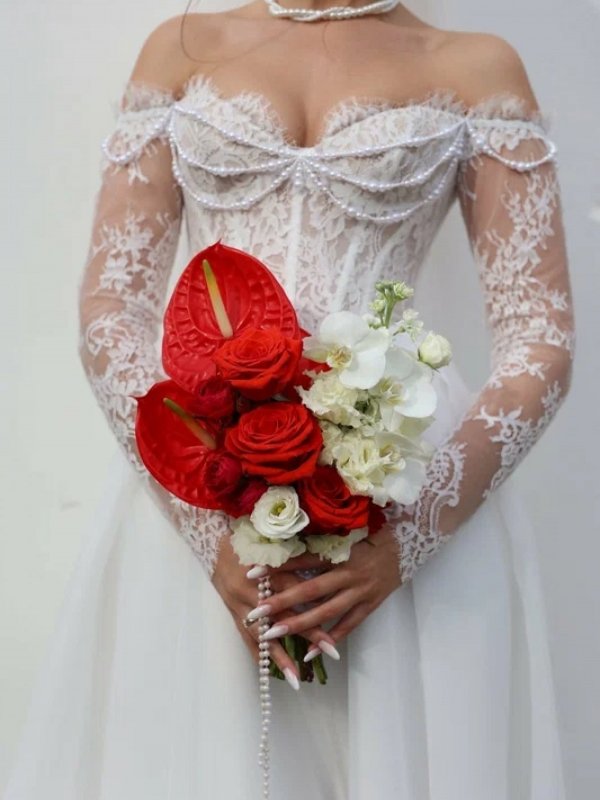 Премиум красно-белый букет невесты