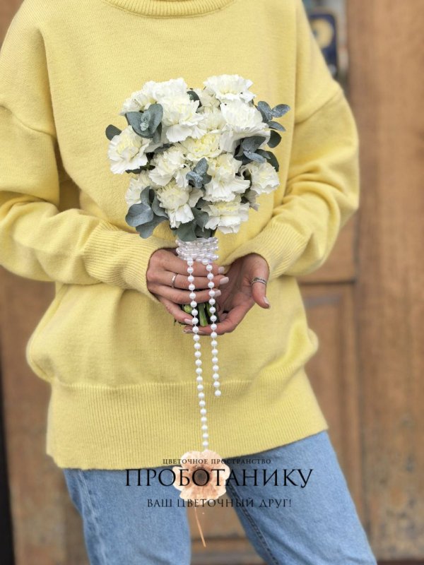 Букет невесты с диантусами и эвкалиптом