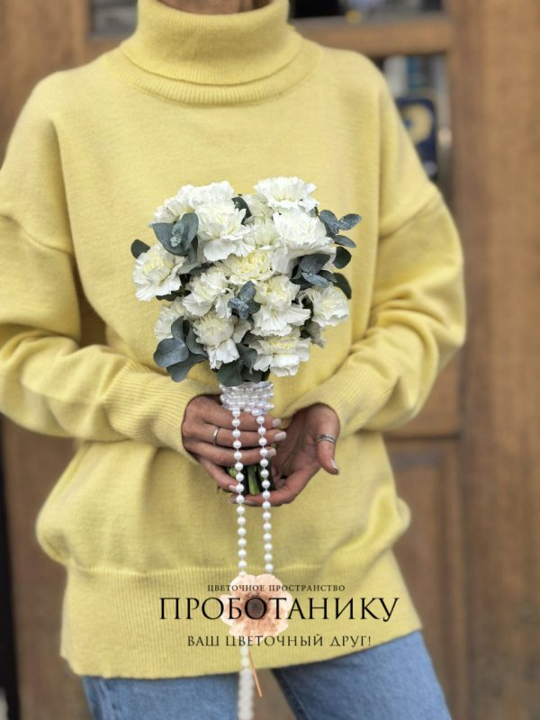 Букет невесты с диантусами и эвкалиптом