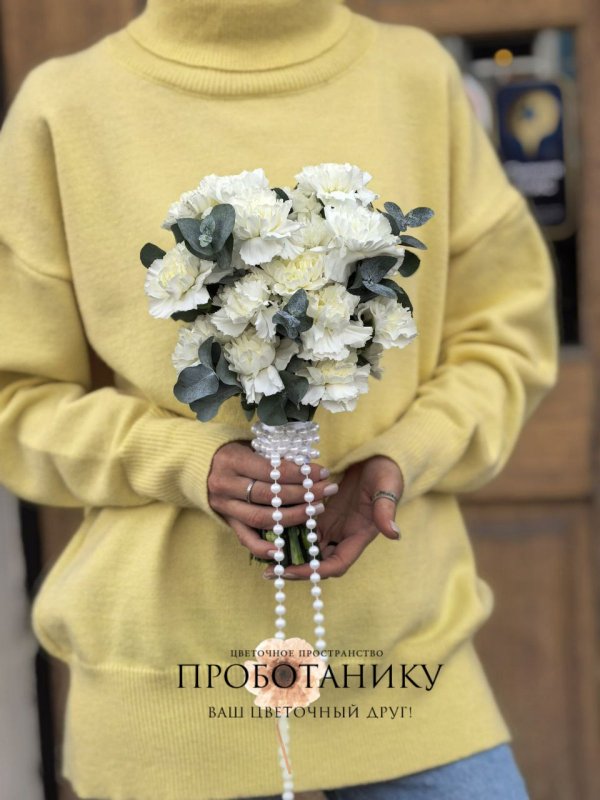 Букет невесты с диантусами и эвкалиптом