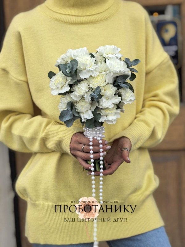 Букет невесты с диантусами и эвкалиптом